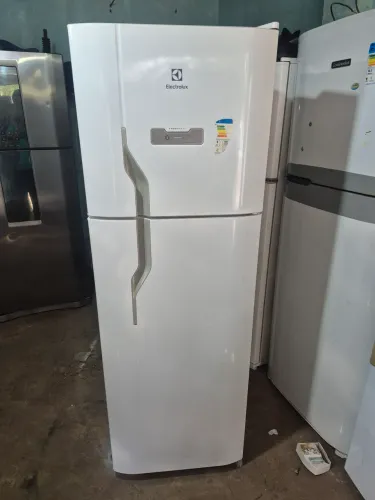 Geladeira frosfree Electrolux 371 litros funciona perfeitamente