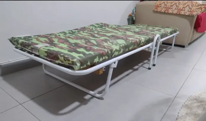 Cama de camping novinha usada 1 vez