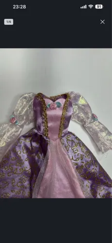Barbie e vestido 