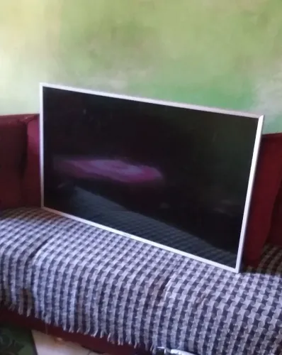 TV Panasonic para retirada de peças ela liga mais não parece a imagem parou do nada