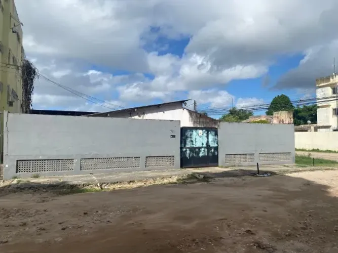 Terreno Jardim Atlantico com casa 15x30 - 450m2