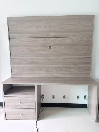 Mesa Escrivaninha com painel de TV