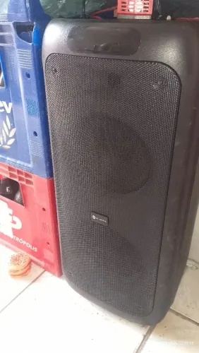 Vendo caixa de som tocando perfeitamente 350,00 pra vender logo 