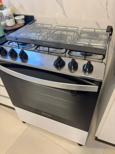Vendo Fogão 5 bocas Brastemp.