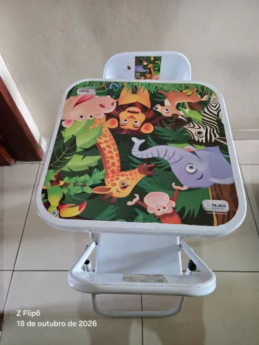 Mesa infantil + 2 cadeiras