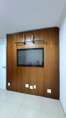 Painel TV de madeira