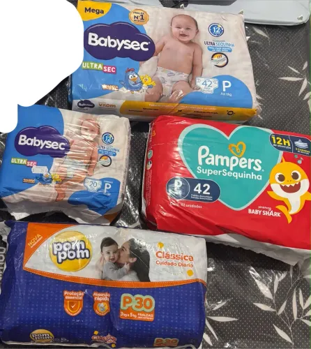 Banheira, ninho, 4 pacotes de fraldas