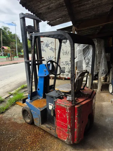 Empilhadeira elétrica