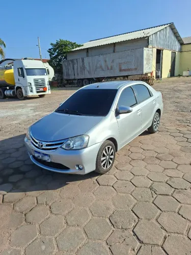 Toyota Etios Platinum Sed. 1.5 Flex 16V 4P Mec. 2015