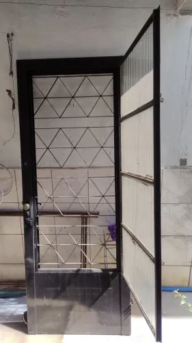 Vendo Porta de Aço Gravia. R$ 280,00