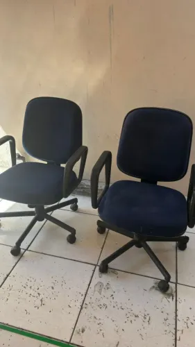 KIT DUAS CADEIRAS DE ESCRITÓRIO GIRATÓRIAS