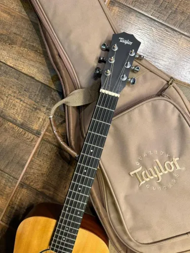 Violão Taylor - Baby