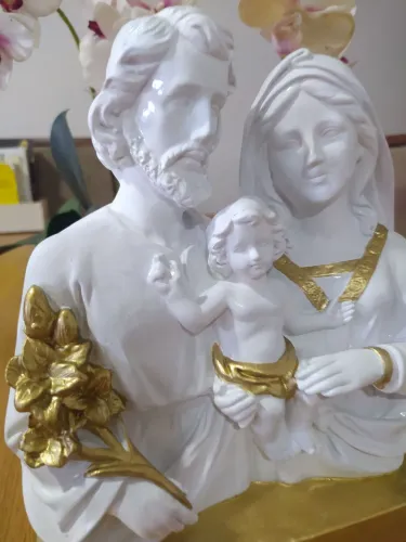 Busto Sagrada Família branco com dourado em gesso 22cm