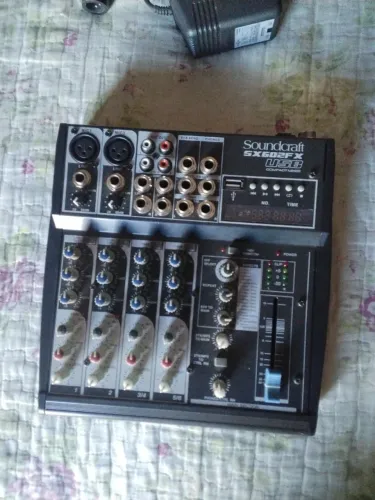 Mesa de Som Soundcraft SX602FX - Excelente Estado | 6 Canais | Efeitos Integrados
