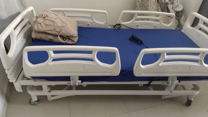 Cama hospitalar eletrica pilar