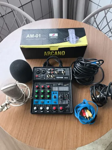 Kit mesa de som profissional com microfone 