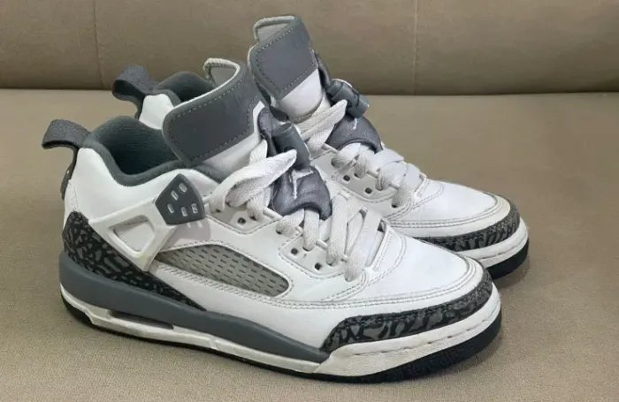 Nike Air Jordan IV