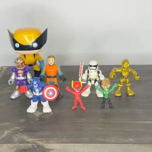 Mini Figuras (Wolverine, Capitão América, Star Wars, Flash, Lanterna Verde)