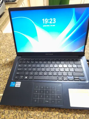Vendo notebook Asus VIVOBOOK 3i