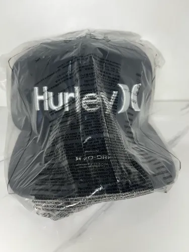 Bonés hurley novos sem uso regulável!