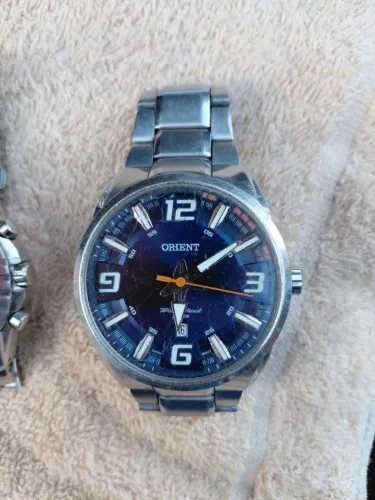 Vendo dois relógio originais um da marca momai pulseira de aço outro da marca oriente puls