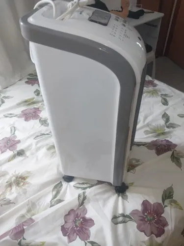 Climatizador em perfeito estado com controle remoto