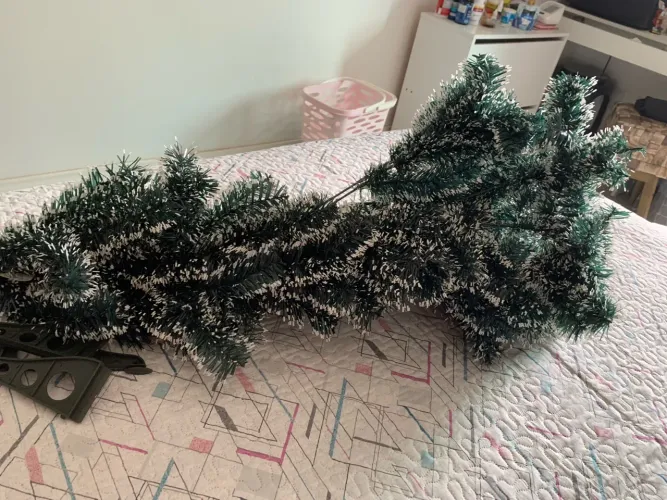 Árvore Natal Nevada sem uso medindo 1,40