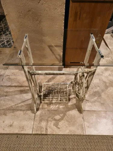 Mesa, aparador com base de máquina de costura singer