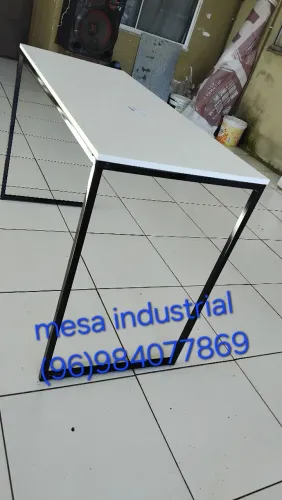 Mesa de metalon