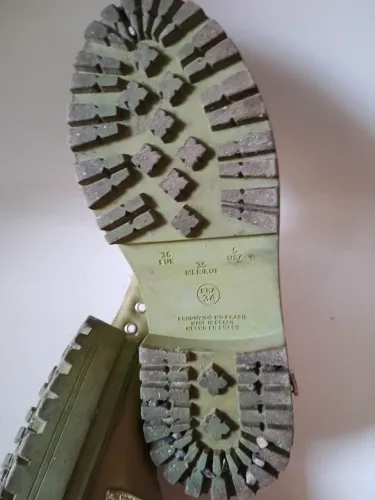 BOTA VERDE NÚMERO 34
