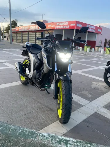 Vendo fz25 2020 preta ipva pago 
