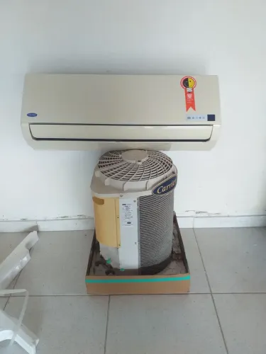 Ar Condicionado Split Carrier 12000BTUs 220v .Usado