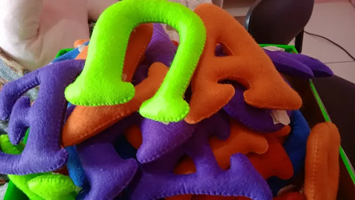 vendo letras em feltro