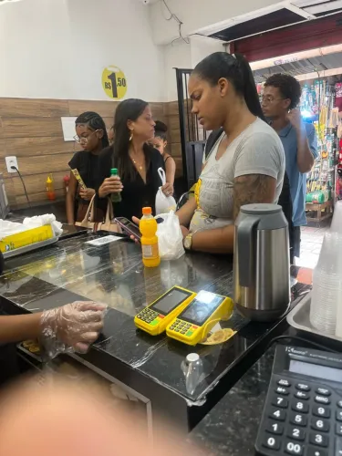 Passo ponto de uma lanchonete no centro da cidade muito movimentada