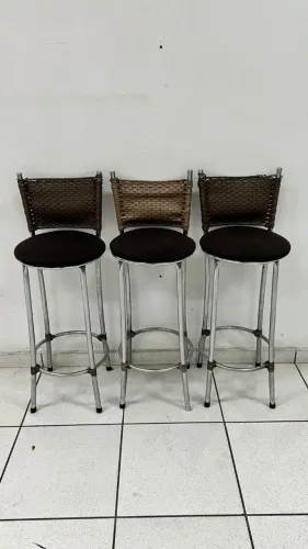 Conjunto 3 Banquetas Alta Cromada Bancada Sala, Bar, Loja, Encosto Trançado Junco Estofado