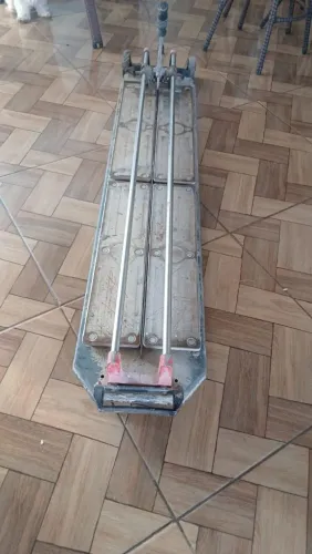 Cortador de Piso e Porcelanato Profissional à Venda Cortador manual de piso em bom estado