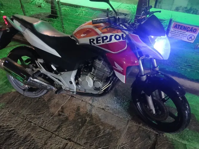 Vendo cb 300 seri limitada da repsol 