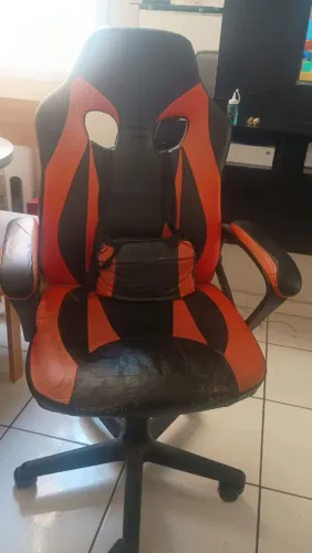 Cadeira gamer usada 