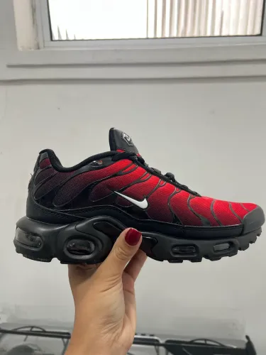 Nike Air Max Plus TN Deadpool - seminovo