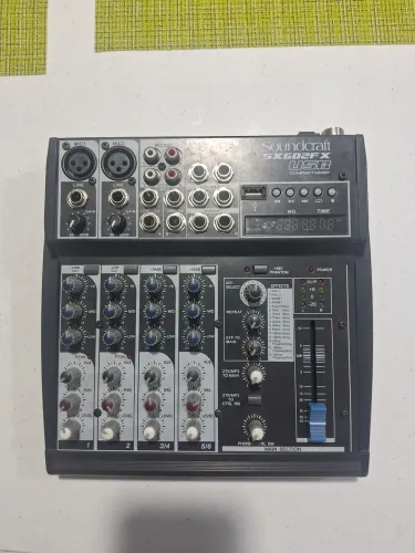 Mesa de som soundcraft