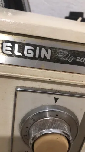 Máquina de costura Elgin