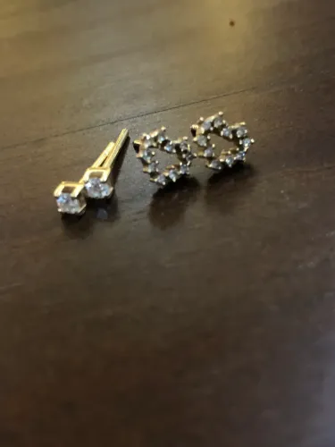 Dois pares de brincos em ouro 18k com diamantes