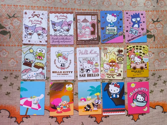 Kit com 28 cards Hello Kitty