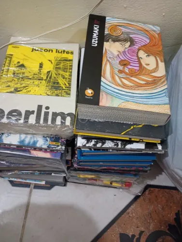 Vendo lote de livros de quadrinhos