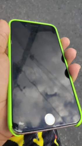 iPhone 8 plus 256gb ( um trinco na tela e atrás )