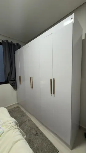 Doa-se guarda roupa