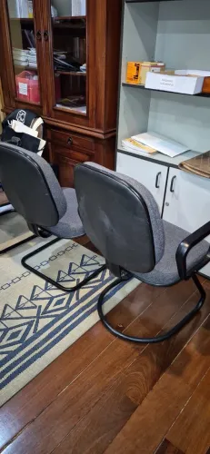 MESA DE REUNIÃO COM 7 CADEIRAS