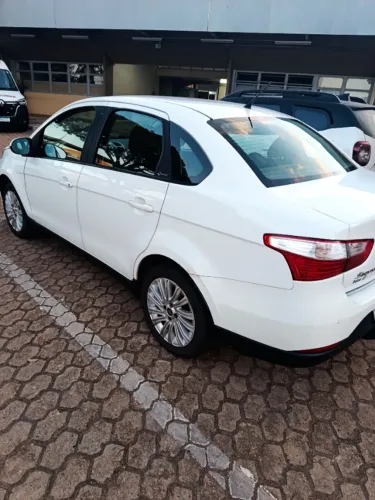 Fiat Grand Siena Essence 1.6 Flex 16V 2017