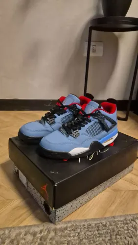 Air Jordan 4 X Travis Scott