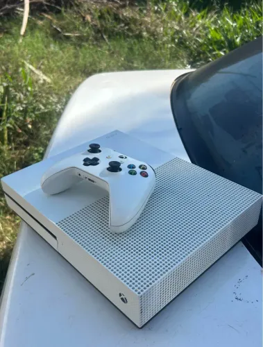 VENDO XBOX ONE S 1TB